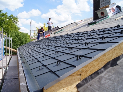 Dacheindeckung mit PREFA Dachschindeln – Bild 1