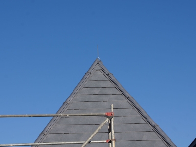 Mansardendach und Dachaufbauten mit Aluminiumblechen eingedeckt – Bild 4