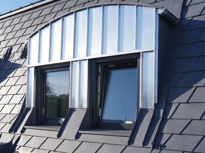 Mansardendach und Dachaufbauten mit Aluminiumblechen eingedeckt – Bild 6