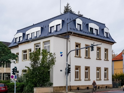 Mansardendach und Dachaufbauten mit Aluminiumblechen eingedeckt – Bild 14