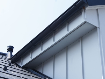 Walmdacheindeckung mit PREFA R 16 Dachplatte – Bild 5
