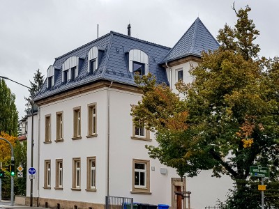 Mansardendach und Dachaufbauten mit Aluminiumblechen eingedeckt – Bild 13