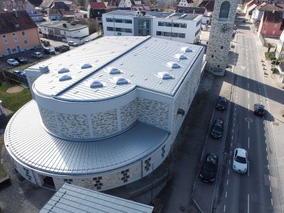 Edelstahldacheindeckung rollennahtgeschweißt an der katholischen Kirche Sankt Marien in Gunzenhausen – Bild 19